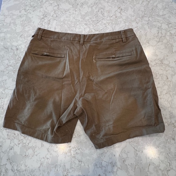 Lululemon - set of 2. Men’s Oxford Commission Classic 7” shorts - Picture 4 of 16